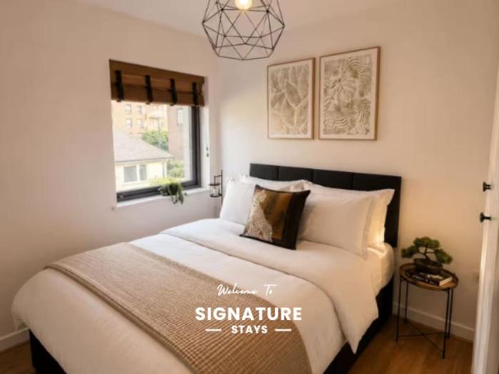 NEW Stylish Central Apartment by Signature Stays with Balcony & Free Parking