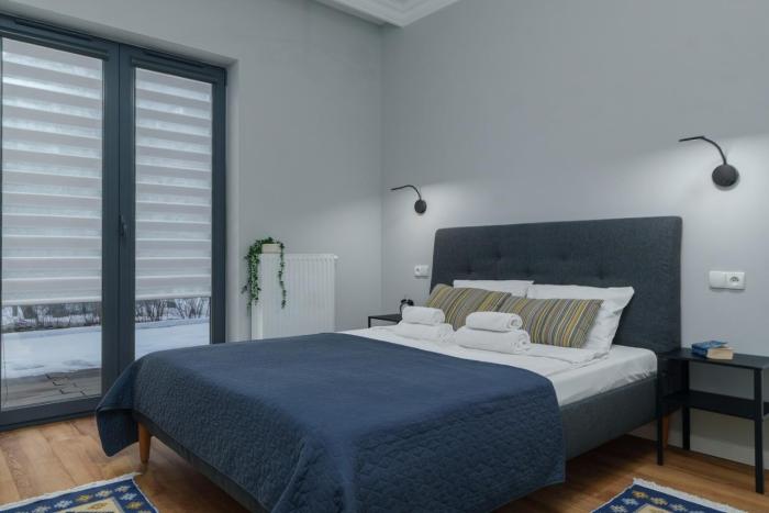 City Center Gem Huge Patio, AC & Modern Design
