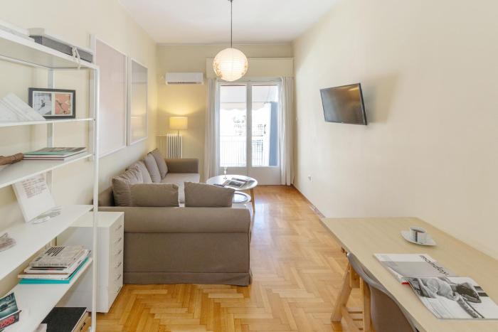 Athenian Apt with Balcony Pagkrati by GHH