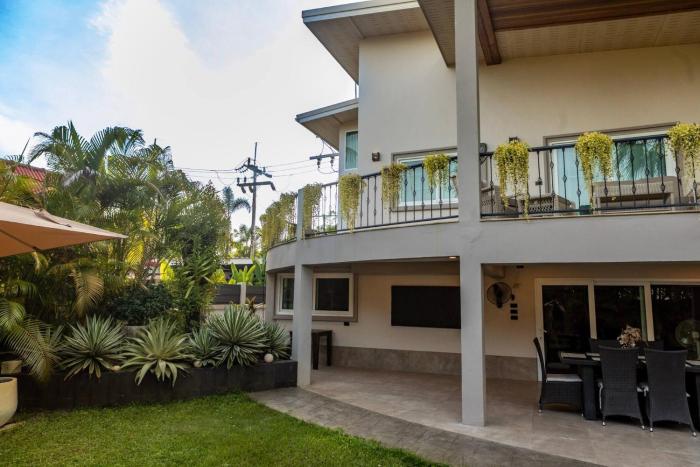The Three Palm Villa