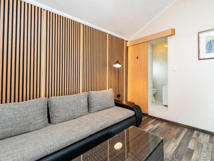 Bra i Premium Apartments with Outdoor Pool and Sauna - One Bedroom Apartment with Balcony