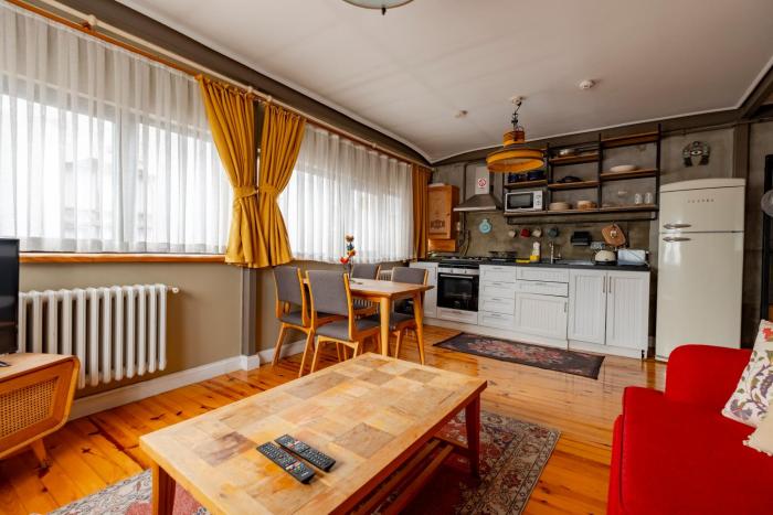 Modern Two-Bedroom Flat with Stunning Bosphorus View