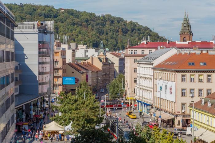 Amazing View Flat - Metro, Trams, Lively Location