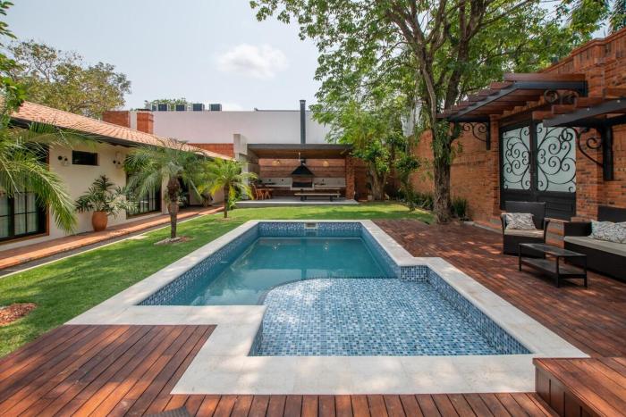 Family Oasis - Pool and Jacuzzi in the City Center