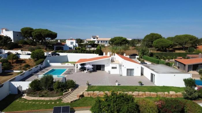 Luxury Villa with Heated Pool & Sea Views in Albufeira