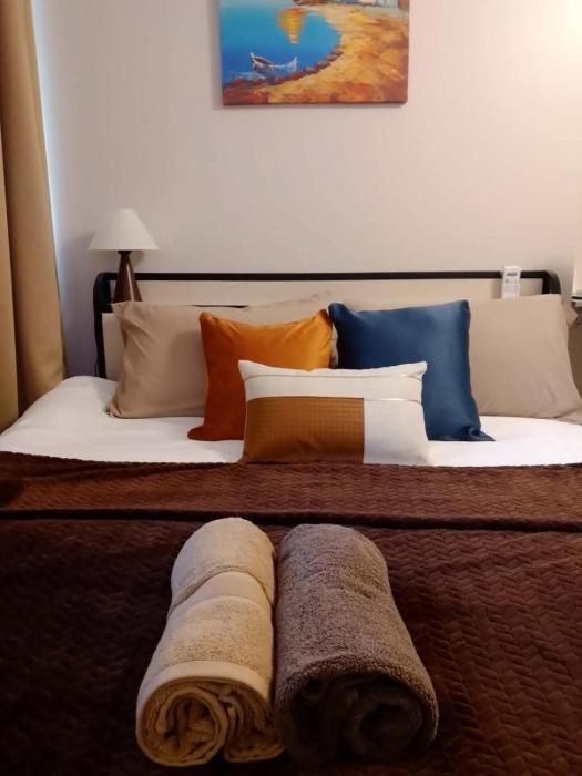 Stylish Makati Studio with Pool near Airport & BGC