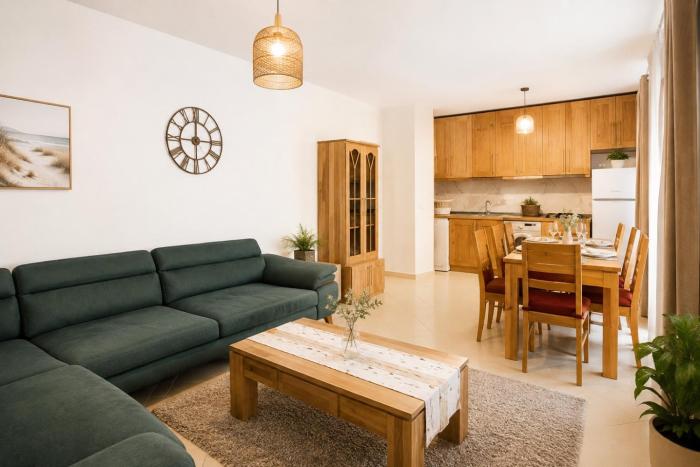 Beach Family Apartment 2 min to Beach Free Parking Golem