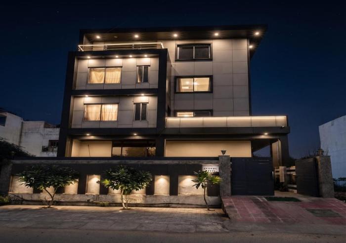 Hotel Vistar Residency Near Ekana Stadium