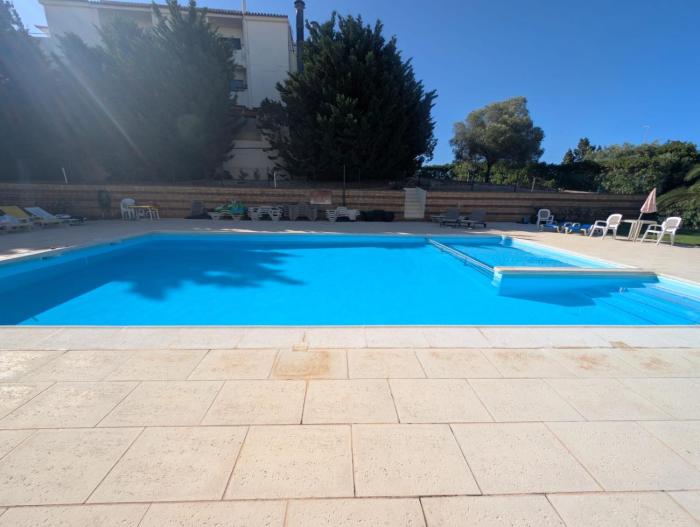Alvor bel appartement 3 chb - 2 SDB - piscine et Airco