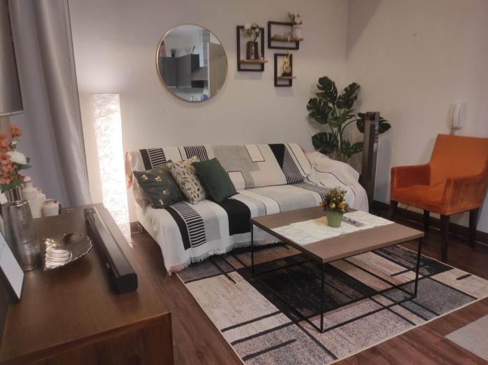 2BR Penthouse Stay in Gramercy at 66F, Sunset & Ocean Views, 55 TV