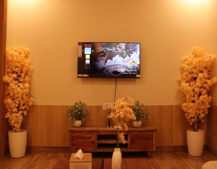 Prime LUX 1BHK with Private Balcony Near Medanta
