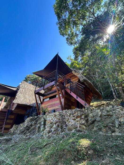 Cabanas ecologicas con vista espectacular y cascada privada - Finca Qawana Ecolodge en San Carlos