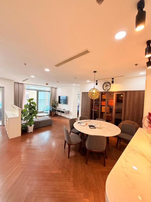 SAI GON HOUSEs Landmark 81 view