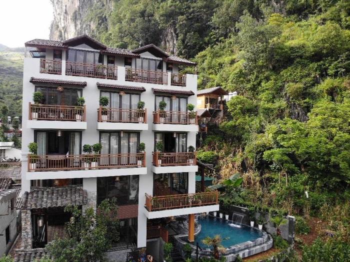 Amira Premium Lodge