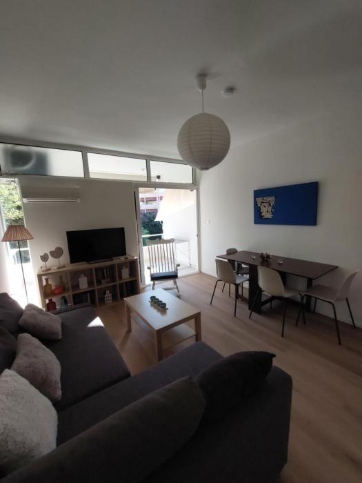 Vouliagmeni Apartment Opposite The Margi