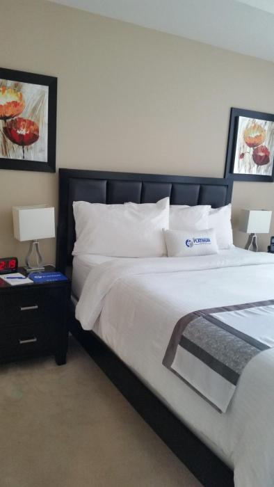 Platinum Suites- One Bedroom Plus Close Den