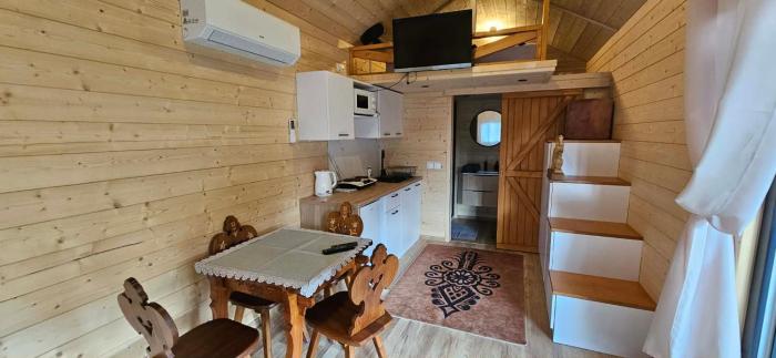 Air-conditioned cottage with a Mountain view and a private garden