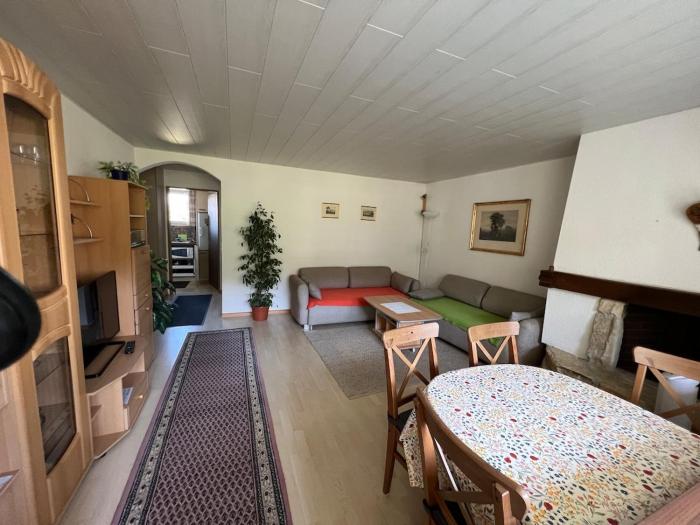 Likeable quiet 2-room apartment with balcony