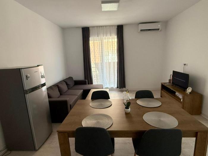 Apartament 3 camere parcare și curte privata parter