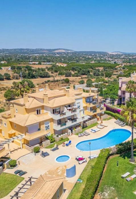 Sunny Apartment near Falésia Beach