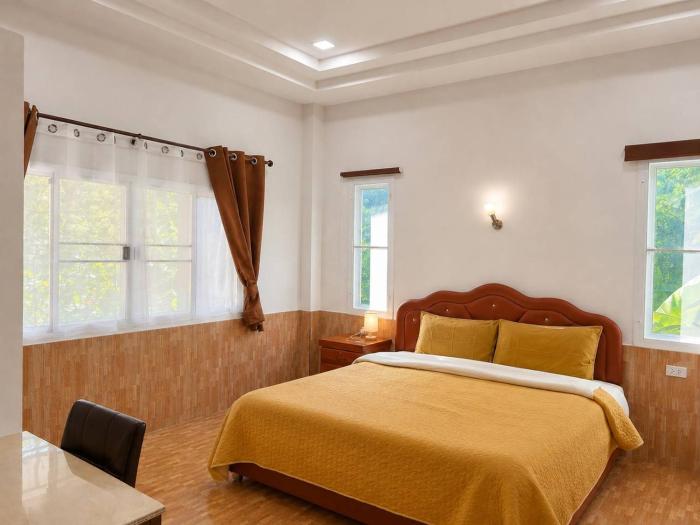 Spacious 1br White House
