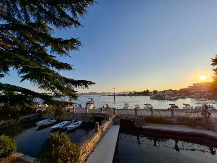 Sunset Cove Apartment