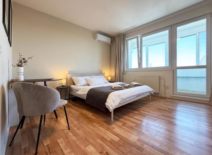 Air-Conditioned Studio, Close to City Centre & Tram Stop