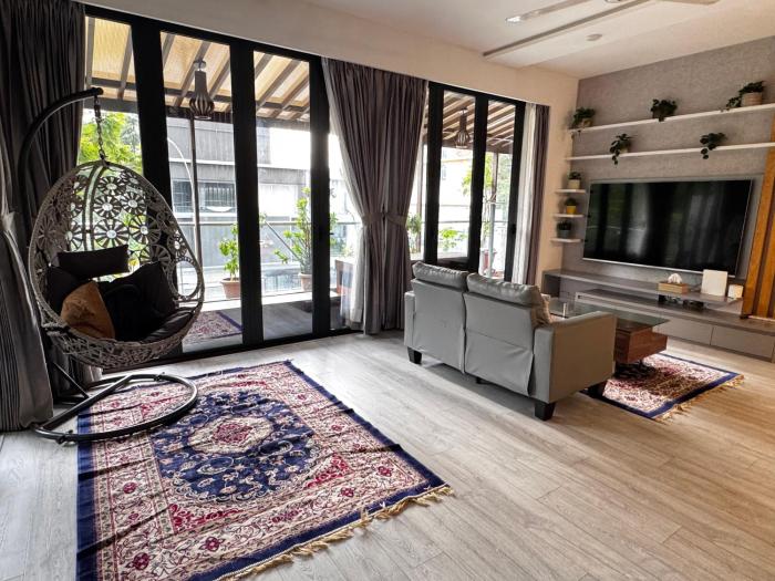 Spacious 3BR Apartment with Large Balcony
