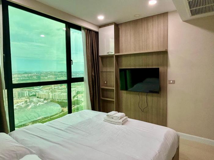 High Floor 32F l City & Distant Sea View l Jomtien