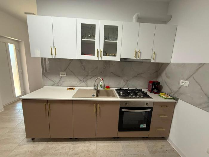 Apartament 3 camere parcare și curte privata parter