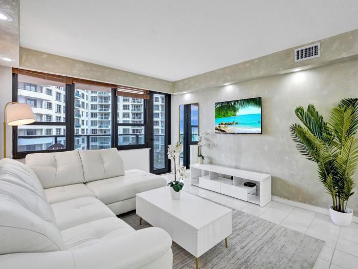 Amazing Ocean View Condo Beach Service 607