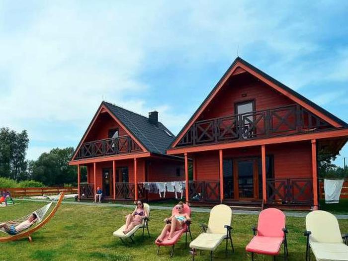 Air-conditioned holiday homes with swimming pool