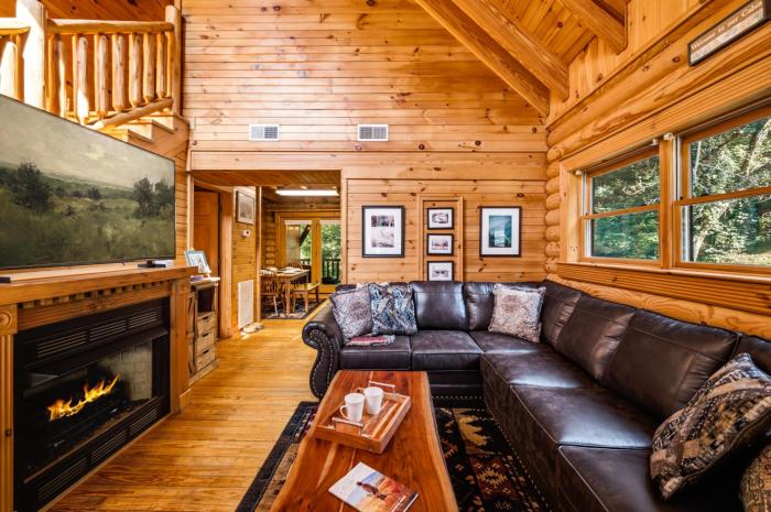 Cascades Waterfalls 2Bd 2 bth HOT TUB
