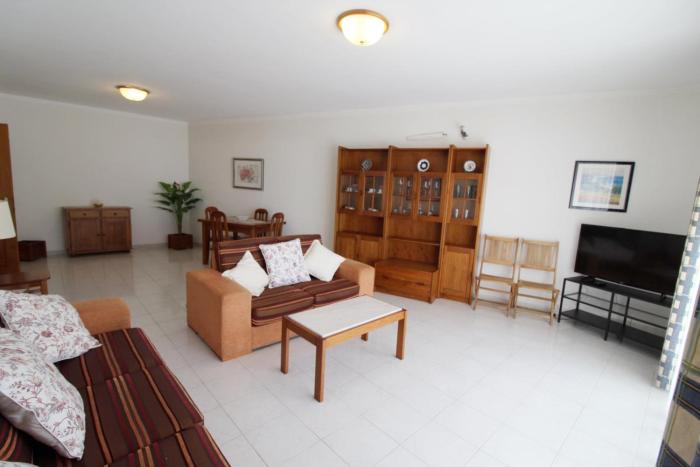 Spacious apartment in Portimão - 100 m² with terrace