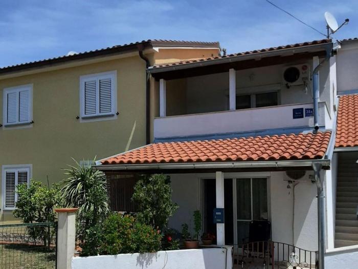 Apartments with parking space Cizici, Krk - 15415