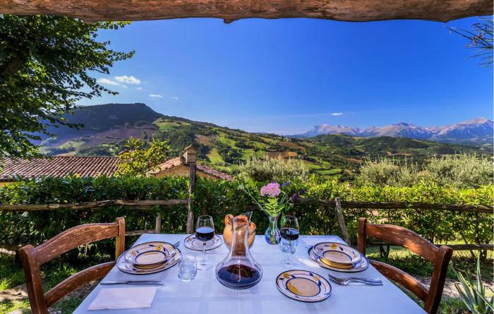 Stunning Home In Monte San Martino