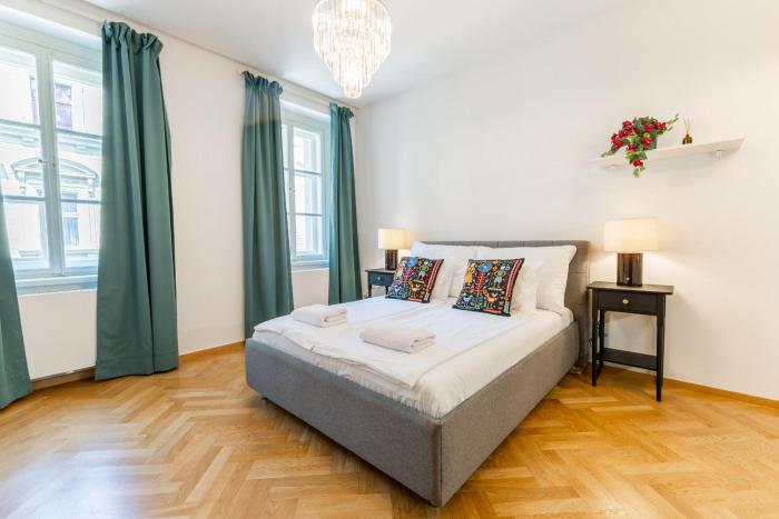 Old Town Boutique Studio by What a Flat