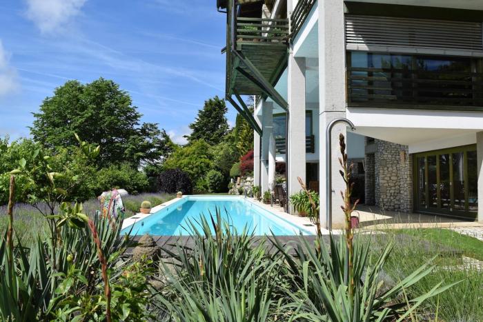 Exklusive Wohneinheit mit Panoramablick und Pool