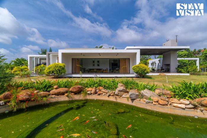 StayVista at Albert Palms - A Longitude Signature