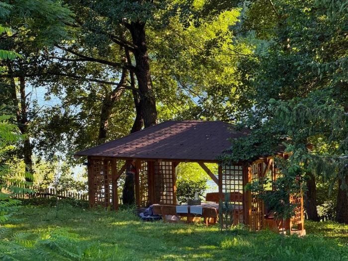 Domek na plaży, jezioro Rybno