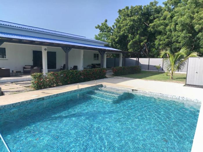 Casa 1 Privada con Piscina en Residencial
