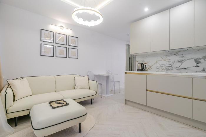 Piastów Homely Apartment by BookingHost