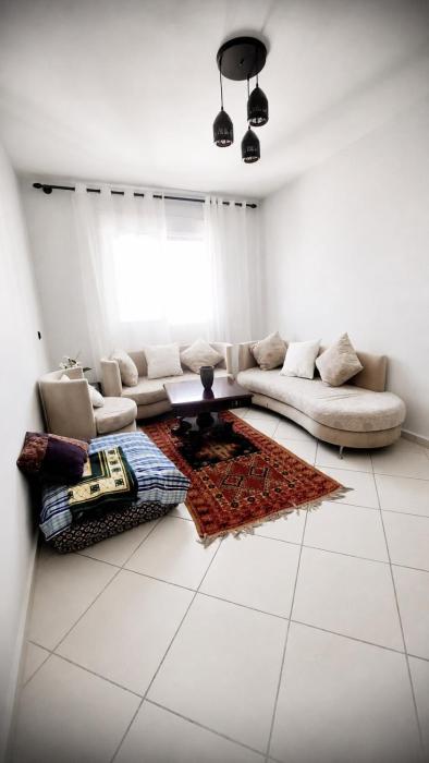 Cozy, 5 min from Plage des Nations, quiet neighborhood