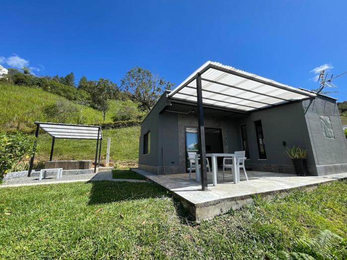 Casa con Jacuzzi, Cocina Equipada, WiFi y Parqueadero en San Roque