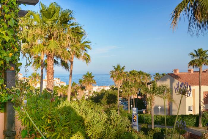 Apartment with Jacuzzi, Large Terrace and Sea View in Malibu Mansions Spain Mijas costa