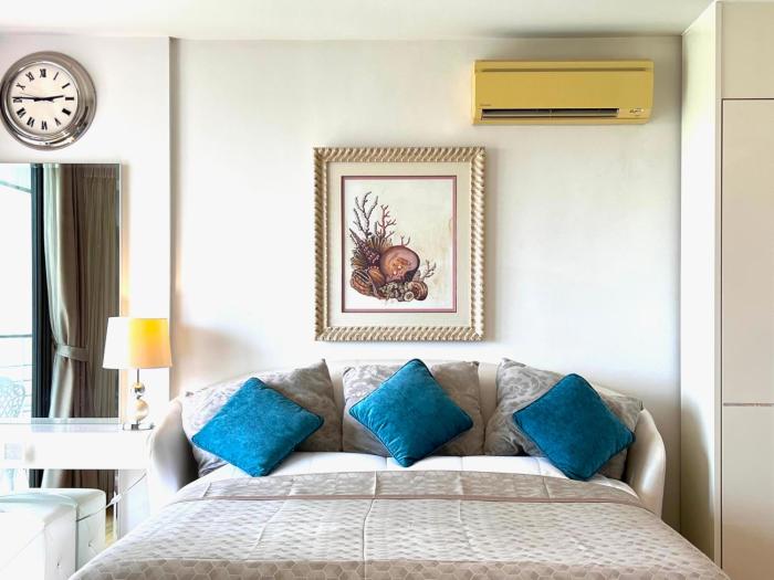 Luxurious & Relaxing Stay with Beach, Pools & Gym