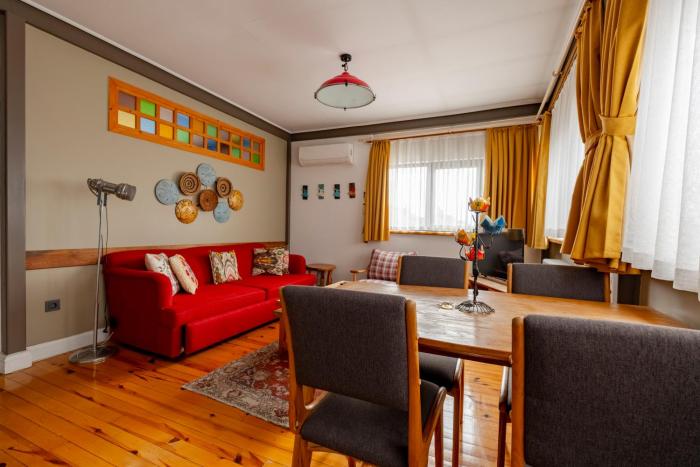 Central Apartment with Bosphurs View