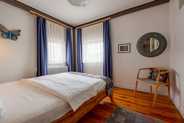 Spacious One Bedroom Apartment with View and Elevator