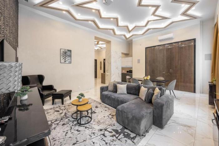 Marble & Gold Apartment by Andrássy