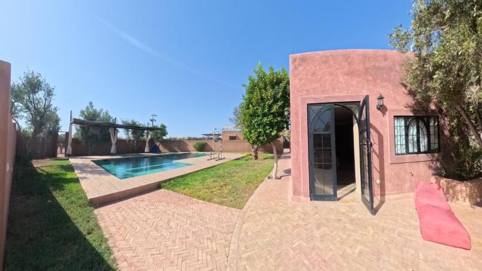 Peaceful oasis and private ranch with pool
